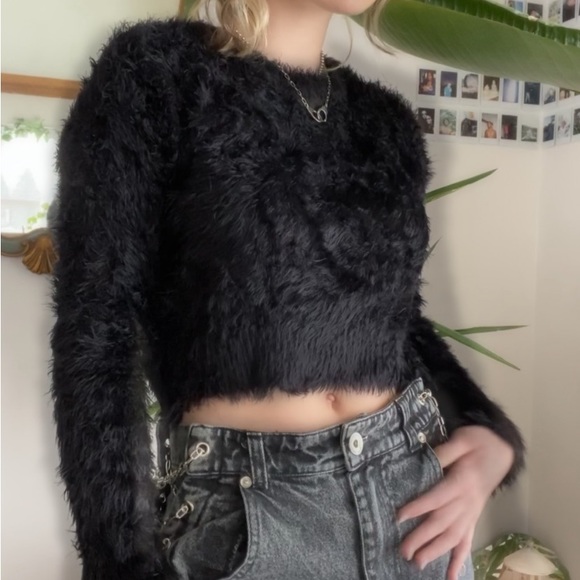 Brandy Melville Black Furry Fuzzy Crop Sweater - Picture 6 of 12